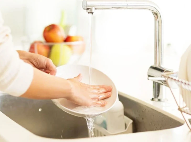Tại sao nên dùng nước rửa chén có nguyên liệu có nguồn gốc thiên nhiên?